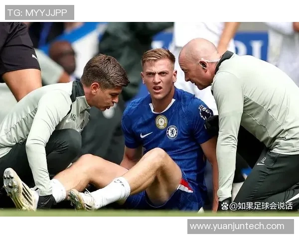 足球场球星因被换下怒摔球衣愤怒表态场面引发热议