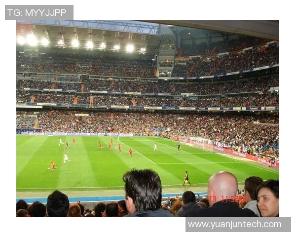 足球巨星风采全景：回顾经典瞬间与荣耀时刻的视觉盛宴